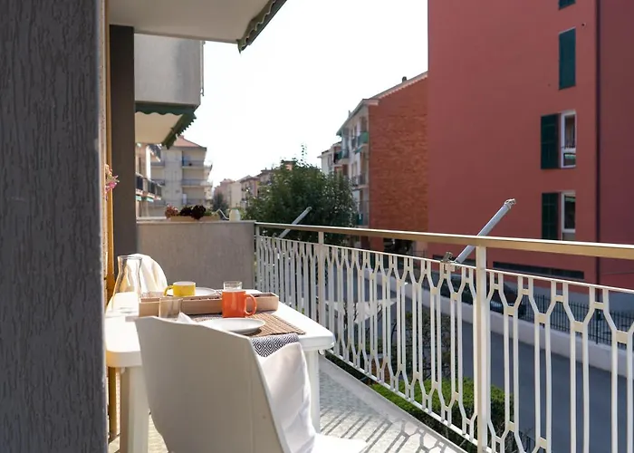Downtown Convenience -free Parking Apartmán Pietra Ligure